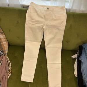 American Eagle. Size 4 super stretch.